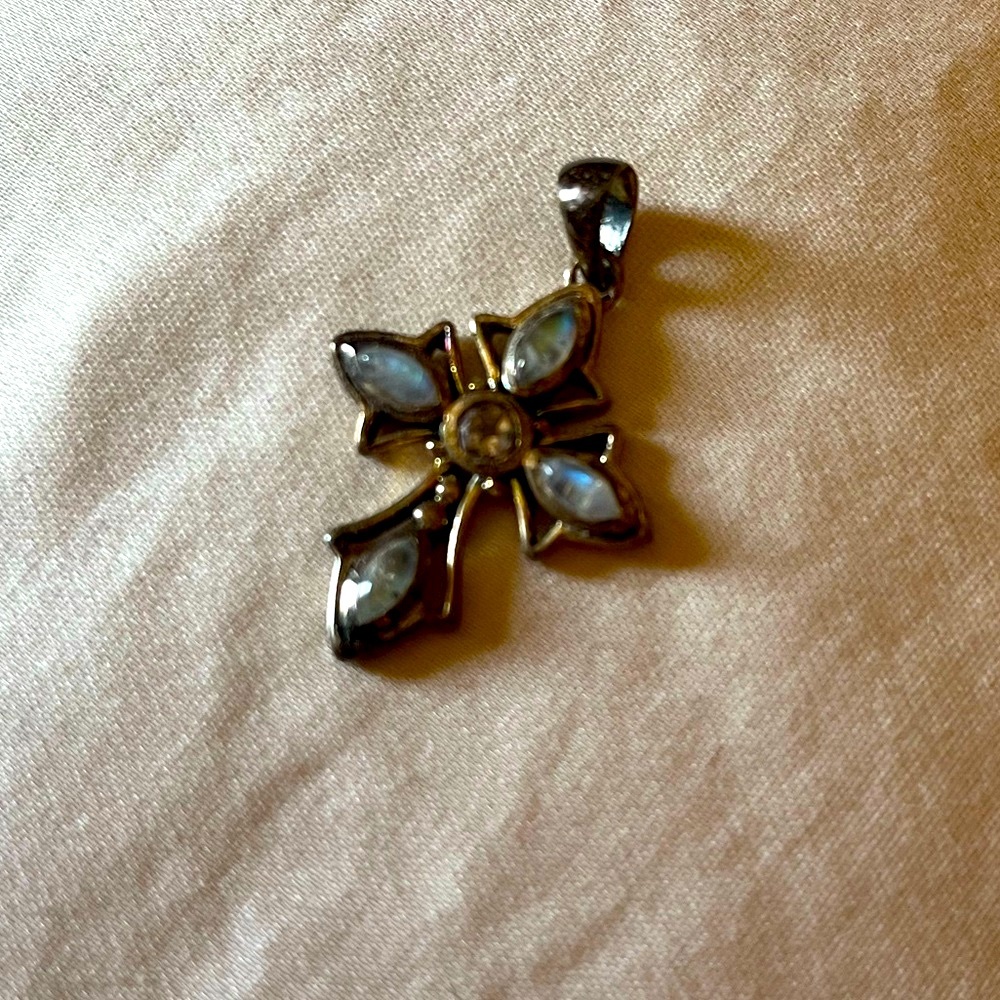 Sterling silver cross pendant